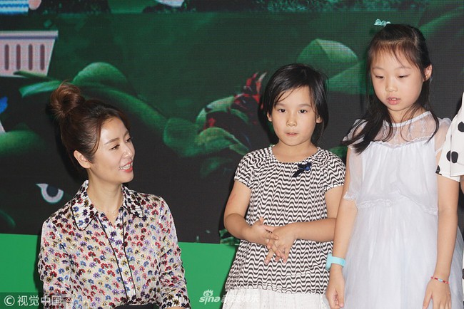 Lâm Tâm Như được khen là mẹ đảm khi khéo léo chơi đùa với khán giả nhí - Ảnh 2. Lâm Tâm Như được khen là mẹ đảm khi khéo léo chơi đùa với khán giả nhí - Ảnh 2.