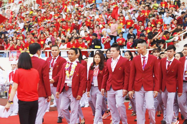 Những khoảnh khắc đầy ý nghĩa trong buổi lễ mừng công của đoàn Thể thao Việt Nam  - Ảnh 3.