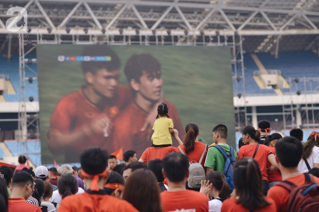 Những khoảnh khắc đầy ý nghĩa trong buổi lễ mừng công của đoàn Thể thao Việt Nam  - Ảnh 11.