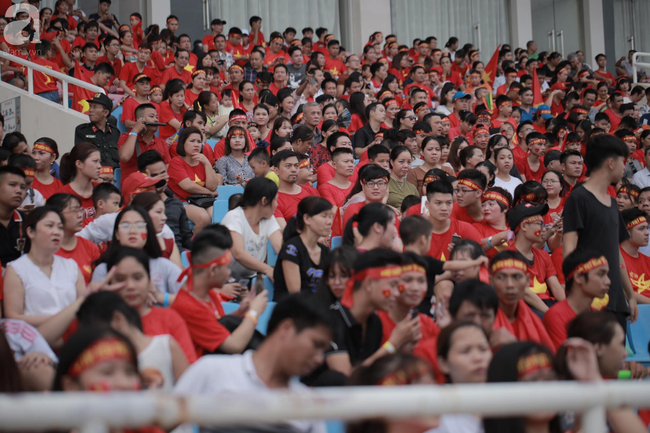 ÄoÃ&nbsp;n thá» thao ÄÃ£ vá» Äáº¿n Viá»t Nam nhÆ°ng Äi lá»i riÃªng, nhiá»u CÄV buá»n bÃ£ vÃ¬ khÃ´ng ÄÆ°á»£c gáº·p Äá»i tuyá»n - áº¢nh 3.