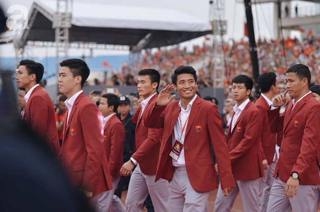Những khoảnh khắc đầy ý nghĩa trong buổi lễ mừng công của đoàn Thể thao Việt Nam  - Ảnh 6.