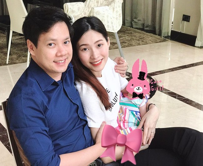 Hoa hậu Đặng Thu Thảo đăng ảnh con gái nhưng vô tình lại để lộ đặc điểm thú vị này của cô bé - Ảnh 2.