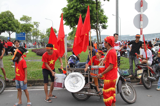 Đoàn thể thao đã về đến Việt Nam nhưng đi lối riêng, nhiều CĐV buồn bã vì không được gặp đội tuyển - Ảnh 28.