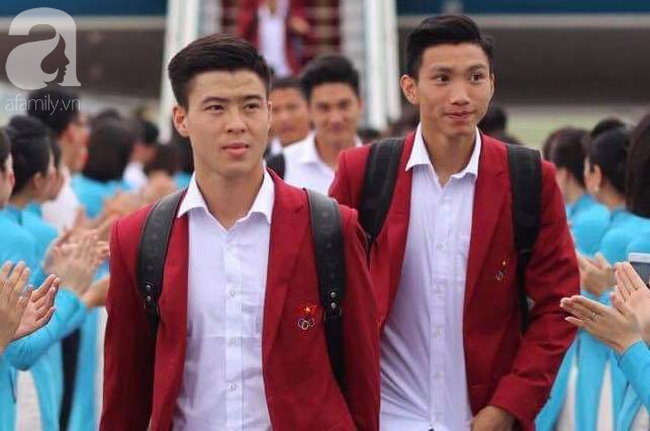 ÄoÃ&nbsp;n thá» thao ÄÃ£ vá» tá»i sÃ¢n bay Ná»i BÃ&nbsp;i trong tiáº¿ng reo vang cá»§a ngÆ°á»i hÃ¢m má» - áº¢nh 4.