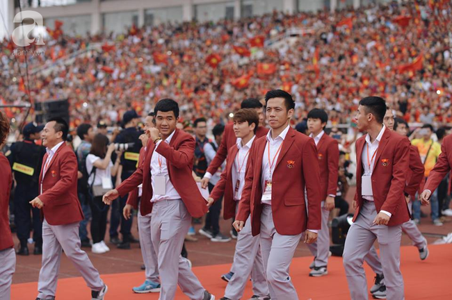 Những khoảnh khắc đầy ý nghĩa trong buổi lễ mừng công của đoàn Thể thao Việt Nam  - Ảnh 5.
