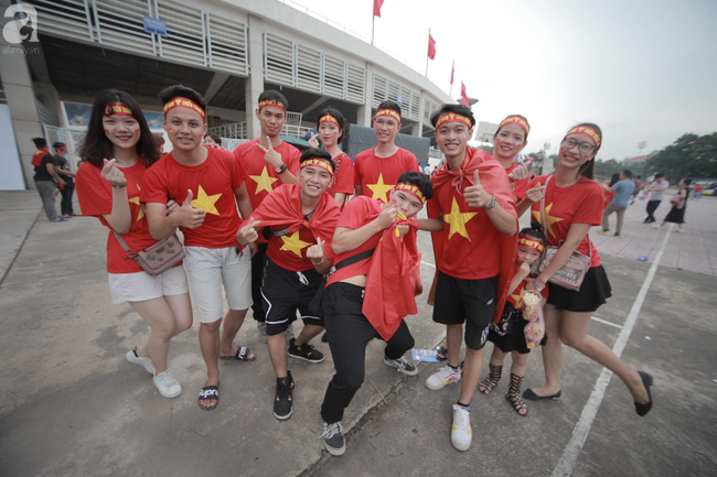 Äoà n thá» thao Äã vá» Äến Viá»t Nam nhưng Äi lá»i riêng, nhiá»u CÄV buá»n bã vì không ÄÆ°á»£c gặp Äá»i tuyá»n - Ảnh 6.