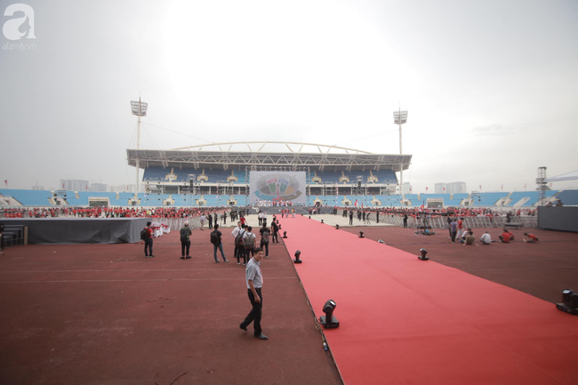 Äoà n thá» thao Äã vá» Äến Viá»t Nam nhưng Äi lá»i riêng, nhiá»u CÄV buá»n bã vì không ÄÆ°á»£c gặp Äá»i tuyá»n - Ảnh 1.