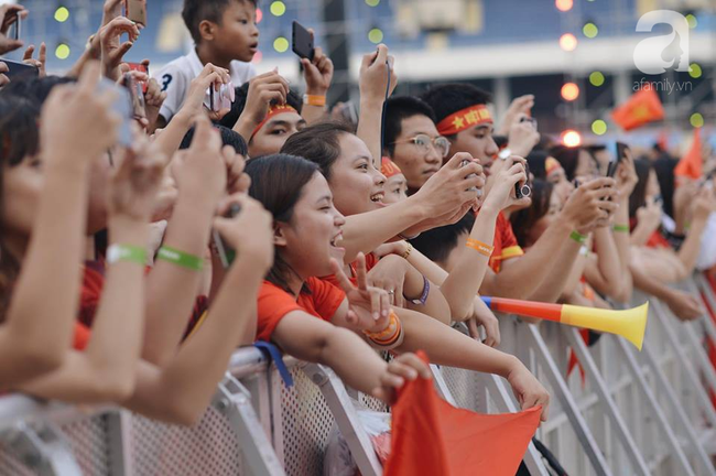 Những khoảnh khắc đầy ý nghĩa trong buổi lễ mừng công của đoàn Thể thao Việt Nam  - Ảnh 10.