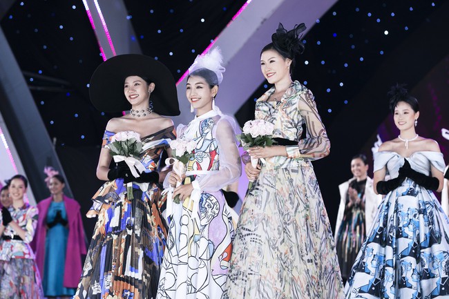 Ngỡ ngàng trước 43 nhan sắc Hoa Hậu Việt Nam 2018 khi diện trang phục tiểu thư đài các - Ảnh 27. Ngỡ ngàng trước 43 nhan sắc Hoa Hậu Việt Nam 2018 khi diện trang phục tiểu thư đài các - Ảnh 27.