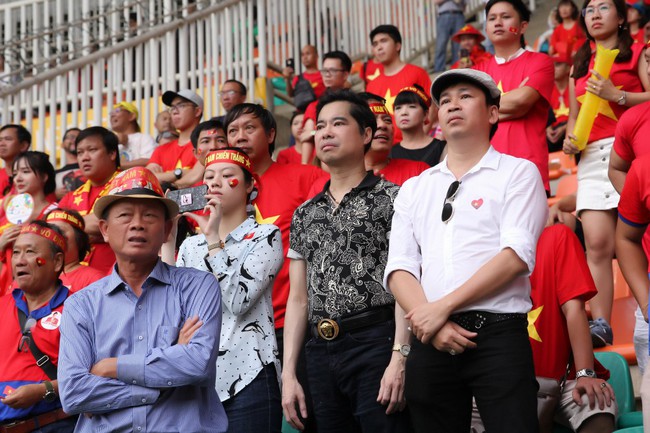 Ngọc Sơn cùng học trò Michael Lang thưởng nóng 250 triệu cho tuyển Olympic Việt Nam - Ảnh 2.