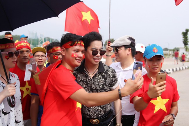 Ngọc Sơn cùng học trò Michael Lang thưởng nóng 250 triệu cho tuyển Olympic Việt Nam - Ảnh 11.