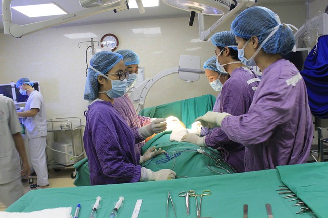 Phẫu thuật cắt bỏ thành công khối u vú khổng lồ cho bệnh nhân ở Phú Thọ - Ảnh 2.