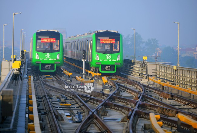 Ảnh: Trải nghiệm bên trong đoàn tàu đường sắt trên cao Cát Linh - Hà Đông ngày chính thức chạy thử - Ảnh 1.