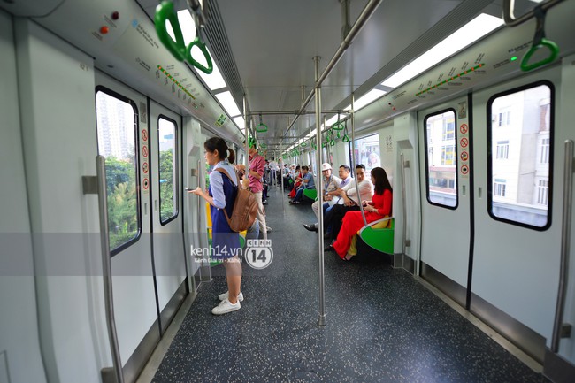 Ảnh: Trải nghiệm bên trong đoàn tàu đường sắt trên cao Cát Linh - Hà Đông ngày chính thức chạy thử - Ảnh 11. Ảnh: Trải nghiệm bên trong đoàn tàu đường sắt trên cao Cát Linh - Hà Đông ngày chính thức chạy thử - Ảnh 11.