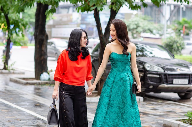 Giảm 23kg, Top 15 Hoa hậu Việt Nam Phạm Ngọc Hà My lần đầu khoe mẹ trẻ như chị gái - Ảnh 2.