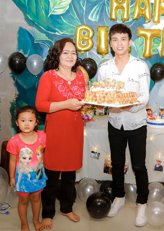 Mẹ Hồ Quang Hiếu xuất hiện trong ngày sinh nhật con trai - Ảnh 2.