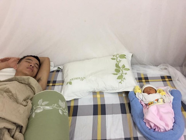 Khoảnh khắc đáng yêu của những cặp đôi bố - con ngủ nướng khiến mẹ bỉm tan chảy - Ảnh 11.