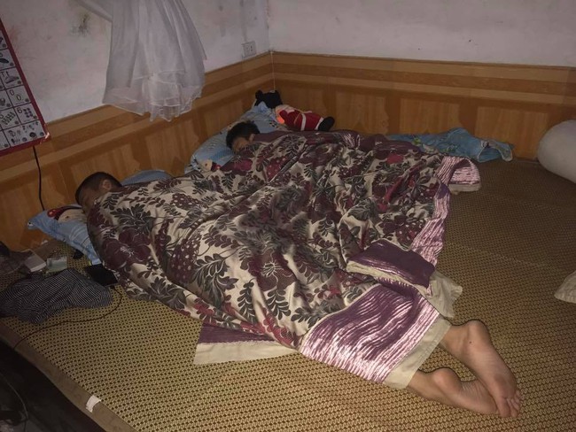 Khoảnh khắc đáng yêu của những cặp đôi bố - con ngủ nướng khiến mẹ bỉm tan chảy - Ảnh 14.
