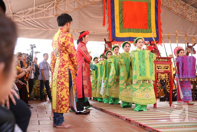 Hồ Ngọc Hà, Ngọc Trinh ăn vận kín đáo đến nhà thờ của Hoài Linh để dâng hương Tổ nghề - Ảnh 5.