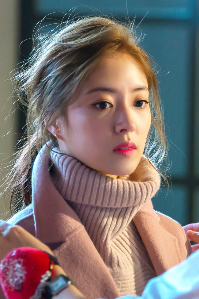 Sao nhí Nàng Dae Jang Geum một thời tung ảnh hậu trường đẹp mê hồn, đáng chú ý là chiếc mũi sắc lẹm của cô - Ảnh 13.