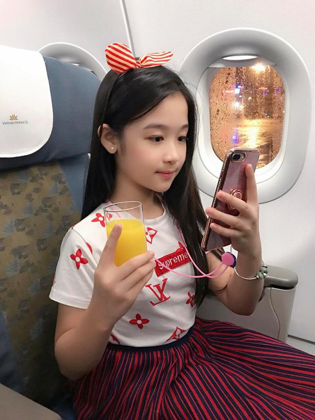 Cuộc sống sang chảnh của cô bé 10 tuổi gây sốt đêm chung kết Hoa hậu Việt Nam - Ảnh 15.