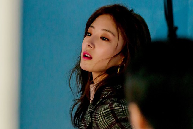 Sao nhí Nàng Dae Jang Geum một thời tung ảnh hậu trường đẹp mê hồn, đáng chú ý là chiếc mũi sắc lẹm của cô - Ảnh 7.