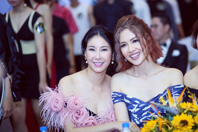 Xuất hiện với vẻ ngoài lạ lẫm, Anh Thư đọ nhan sắc bên Hoa hậu Hà Kiều Anh  - Ảnh 3.