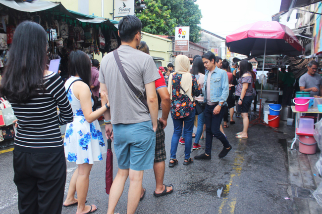 Quán cendol mỗi người bán hàng đều là nghệ sĩ, làm một bát chưa tới 10 giây cực nổi tiếng ở Penang - Ảnh 1.