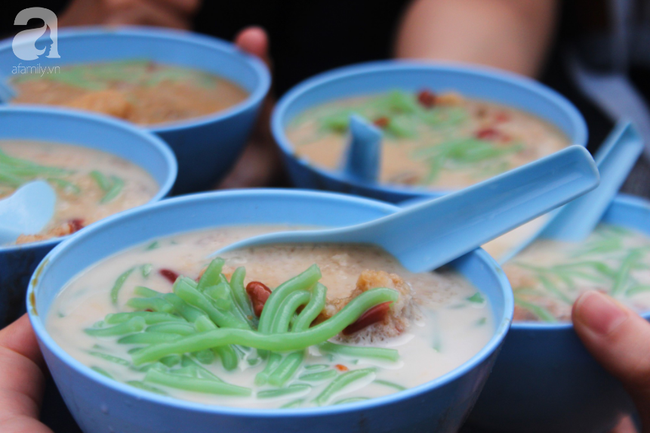 Quán cendol mỗi người bán hàng đều là nghệ sĩ, làm một bát chưa tới 10 giây cực nổi tiếng ở Penang - Ảnh 9.