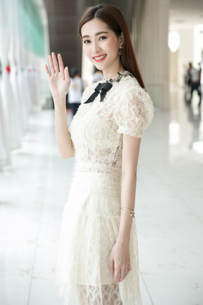 Hoa hậu Việt Nam ngày mới đăng quang: Người bị ném đá về nhan sắc, kẻ được cả truyền thông quốc tế tán dương - Ảnh 18.