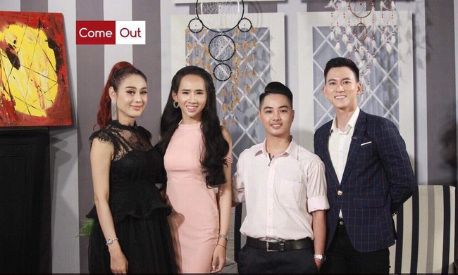 Lâm Khánh Chi xúc động với chuyện tình của cặp đôi chồng là nữ vợ là nam - Ảnh 4. Lâm Khánh Chi xúc động với chuyện tình của cặp đôi chồng là nữ vợ là nam - Ảnh 4.