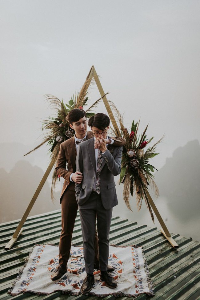 Tạp chí danh tiếng quốc tế vinh danh bộ ảnh cưới của hai chàng trai người Việt - Ảnh 3.