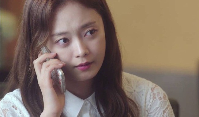 Chồng thường xuyên để quên sạc điện thoại ở chỗ làm, mãi vợ mới phát hiện ra sự thật động trời phía sau - Ảnh 1. Chồng thường xuyên để quên sạc điện thoại ở chỗ làm, mãi vợ mới phát hiện ra sự thật động trời phía sau - Ảnh 1.