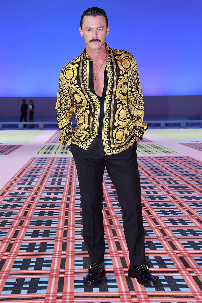 Thảo Tiên - Đệ nhất Rich Kid Việt cùng mẹ lại tiếp tục chinh phục Milan Fashion Week, điểm đến đầu tiên là show Versace - Ảnh 10.