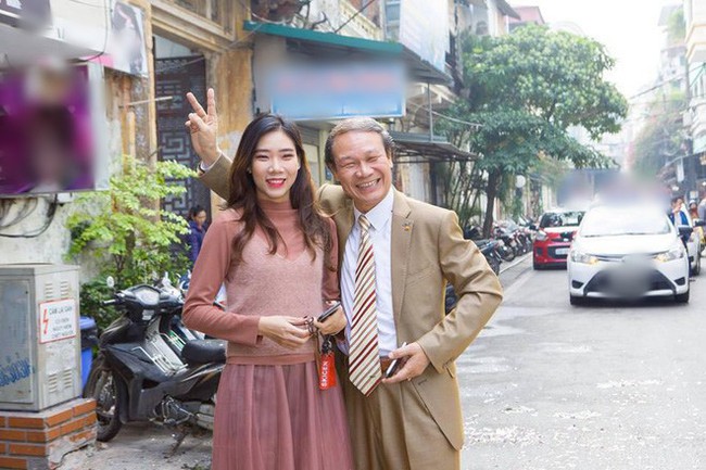 Bất ngờ với nhan sắc cô con gái ngoài đời thực của ông chủ động Thiên Thai trong phim Quỳnh Búp Bê - Ảnh 2.