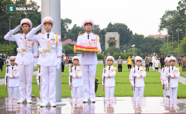 Khắp nơi treo cờ rủ Quốc tang Chủ tịch nước Trần Đại Quang - Ảnh 4.