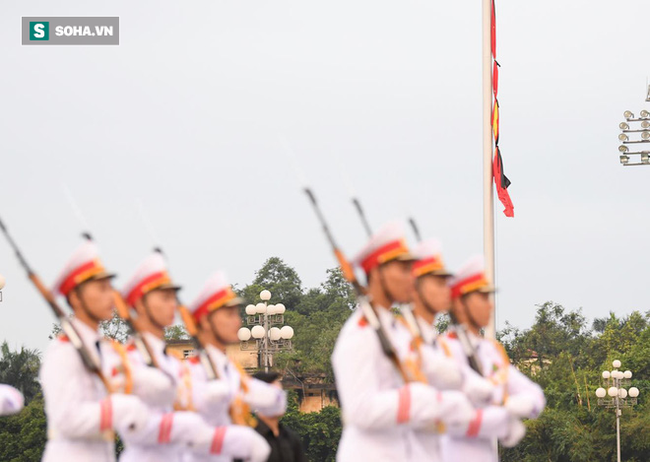 Khắp nơi treo cờ rủ Quốc tang Chủ tịch nước Trần Đại Quang - Ảnh 12.