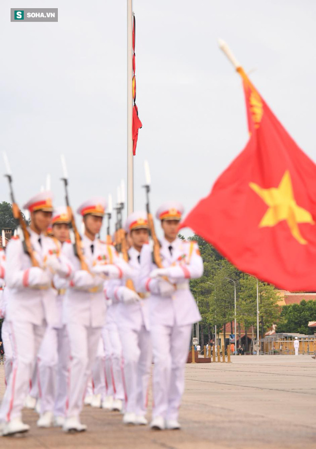 Khắp nơi treo cờ rủ Quốc tang Chủ tịch nước Trần Đại Quang - Ảnh 13.