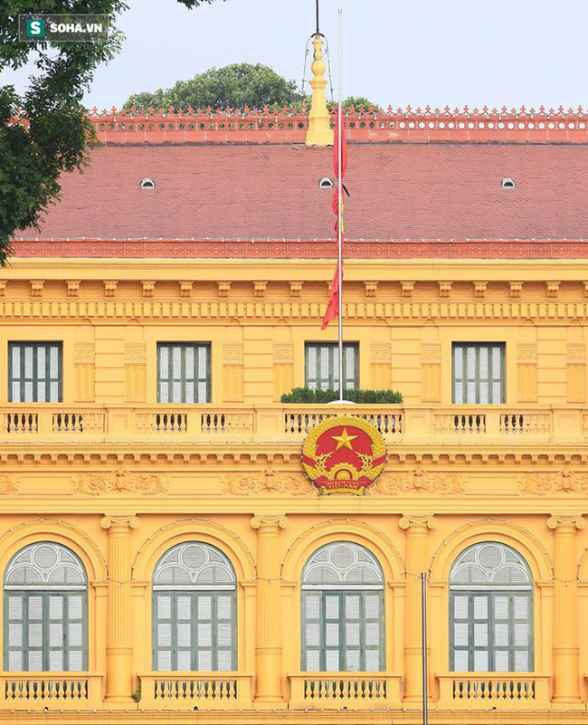 Khắp nơi treo cờ rủ Quốc tang Chủ tịch nước Trần Đại Quang - Ảnh 28.