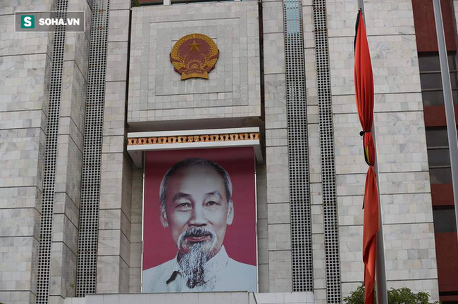 Khắp nơi treo cờ rủ Quốc tang Chủ tịch nước Trần Đại Quang - Ảnh 29.