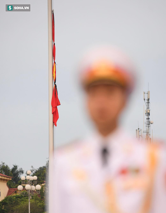 Khắp nơi treo cờ rủ Quốc tang Chủ tịch nước Trần Đại Quang - Ảnh 11.
