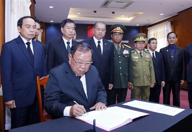 Thủ tướng Hàn Quốc ghi sổ tang: Chủ tịch nước Trần Đại Quang là nhà lãnh đạo cả thế giới tôn trọng - Ảnh 7.