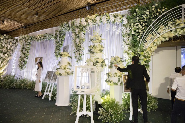 Cùng chiêm ngưỡng lại không gian tiệc cưới lộng lẫy, xa hoa như cổ tích trong đám cưới Trường Giang - Nhã Phương  - Ảnh 10.