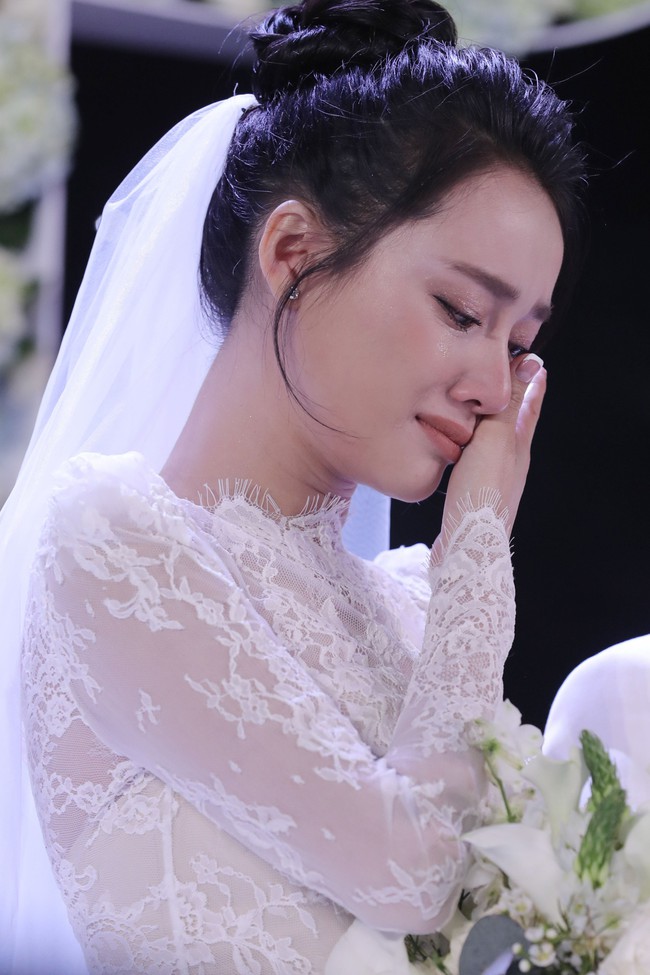 Phía sau giọt nước mắt của Nhã Phương - Trường Giang tại đám cưới là câu chuyện xúc động ít người biết  - Ảnh 4.