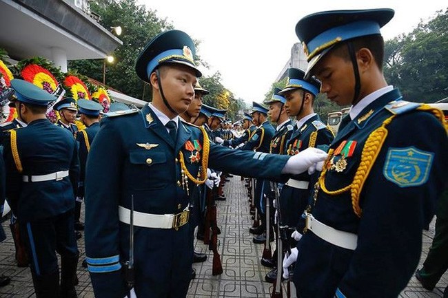 Xe tang đưa linh cữu Chủ tịch nước Trần Đại Quang về quê hương Ninh Bình - Ảnh 61.