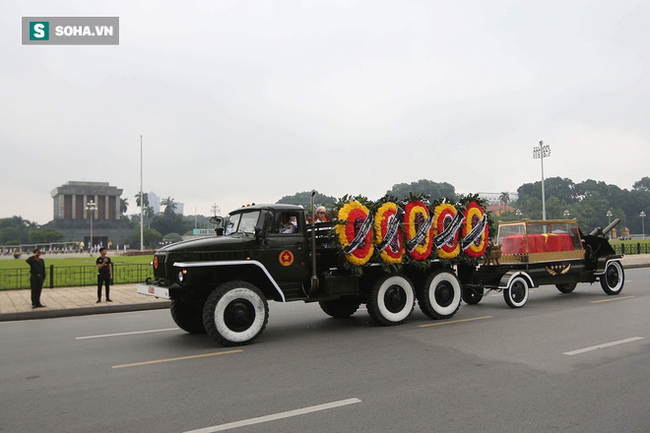 Xe tang đưa linh cữu Chủ tịch nước Trần Đại Quang về quê hương Ninh Bình - Ảnh 24.