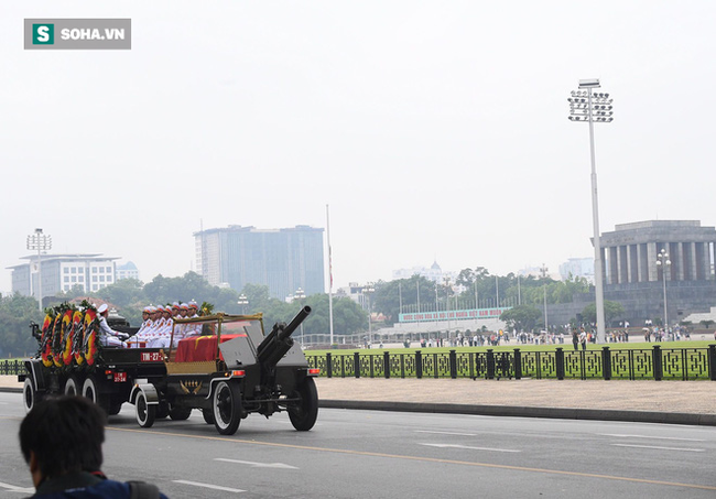 Xe tang đưa linh cữu Chủ tịch nước Trần Đại Quang về quê hương Ninh Bình - Ảnh 26.