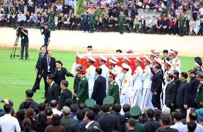 Chủ tịch nước Trần Đại Quang trở về đất mẹ - Ảnh 18.