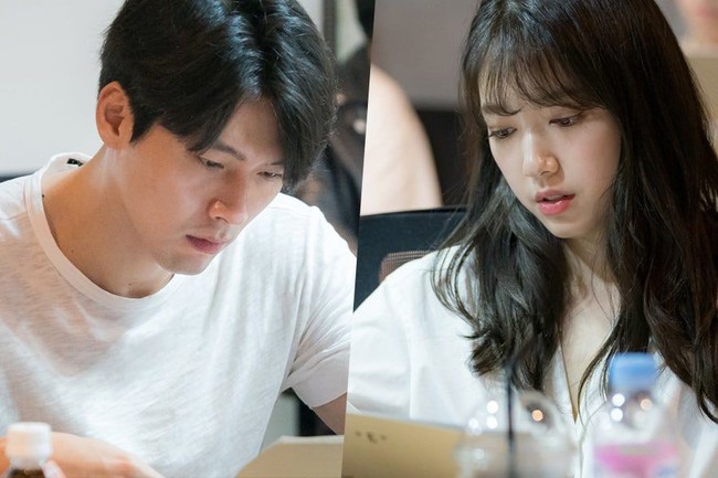Hyun Bin - Park Shin Hye gây ấn tượng trong buổi đọc kịch bản phim mới - Ảnh 1.