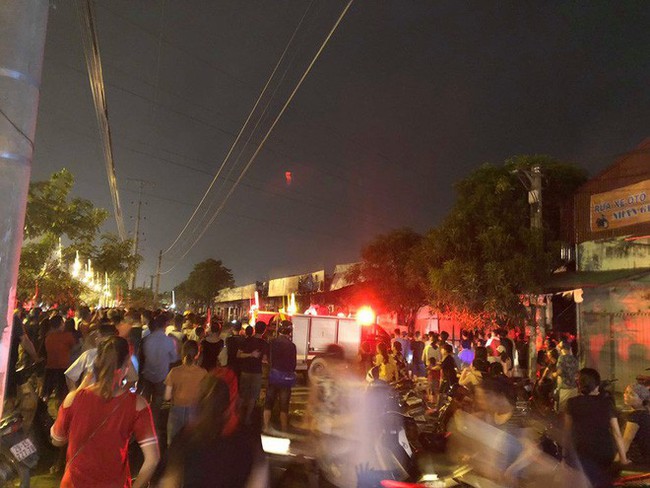 Quán karaoke cùng 3 quán nhậu bốc cháy dữ dội ở Hà Nội, thiệt hại chưa thể thống kê - Ảnh 3.